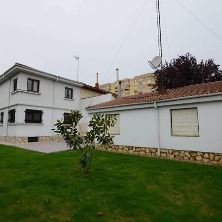 Housing Leon Casa Con Jardin Villa Luaran gambar