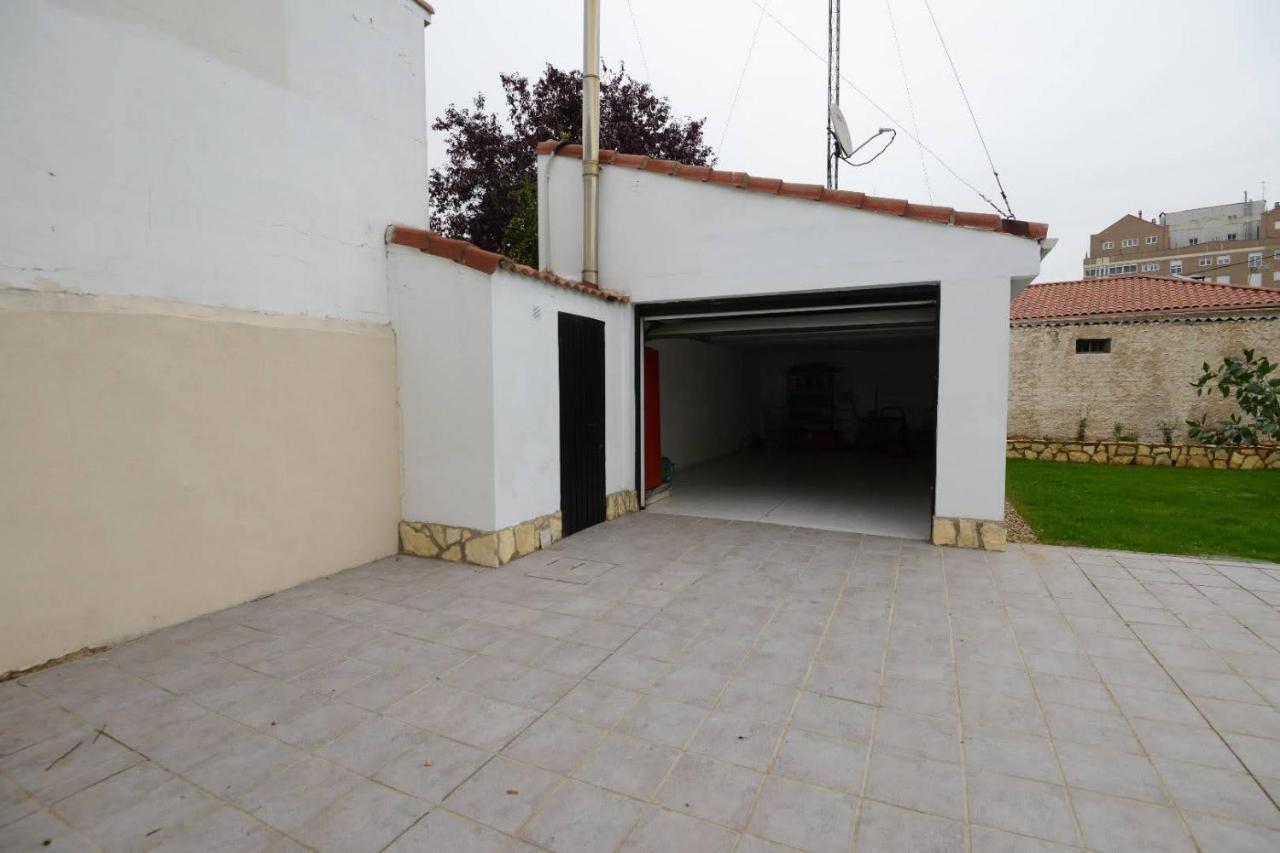Housing Leon Casa Con Jardin Villa Luaran gambar
