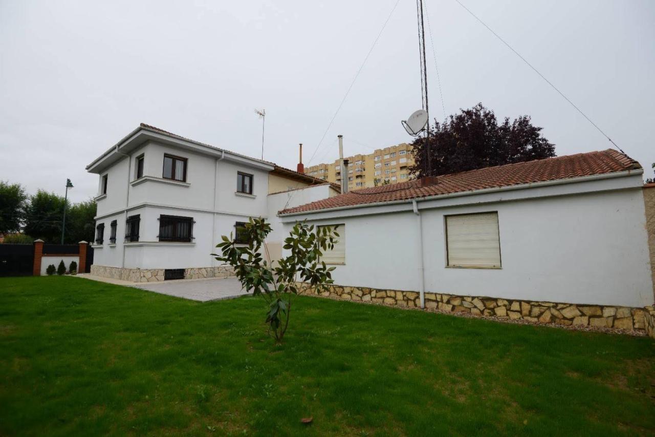 Housing Leon Casa Con Jardin Villa Luaran gambar